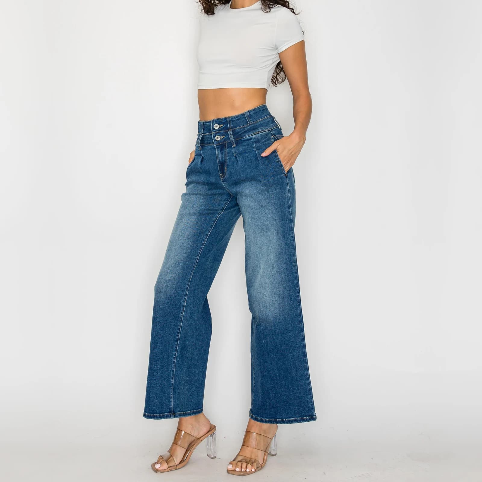 The cropped wide-leg jeans worn with a white tee and heels